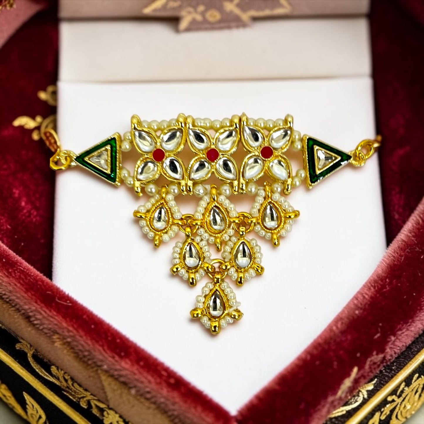 Divine Grace Kundan Choker Necklace SPC-771  Royal Gold-Plated Pearl & Stone Haar for Deities