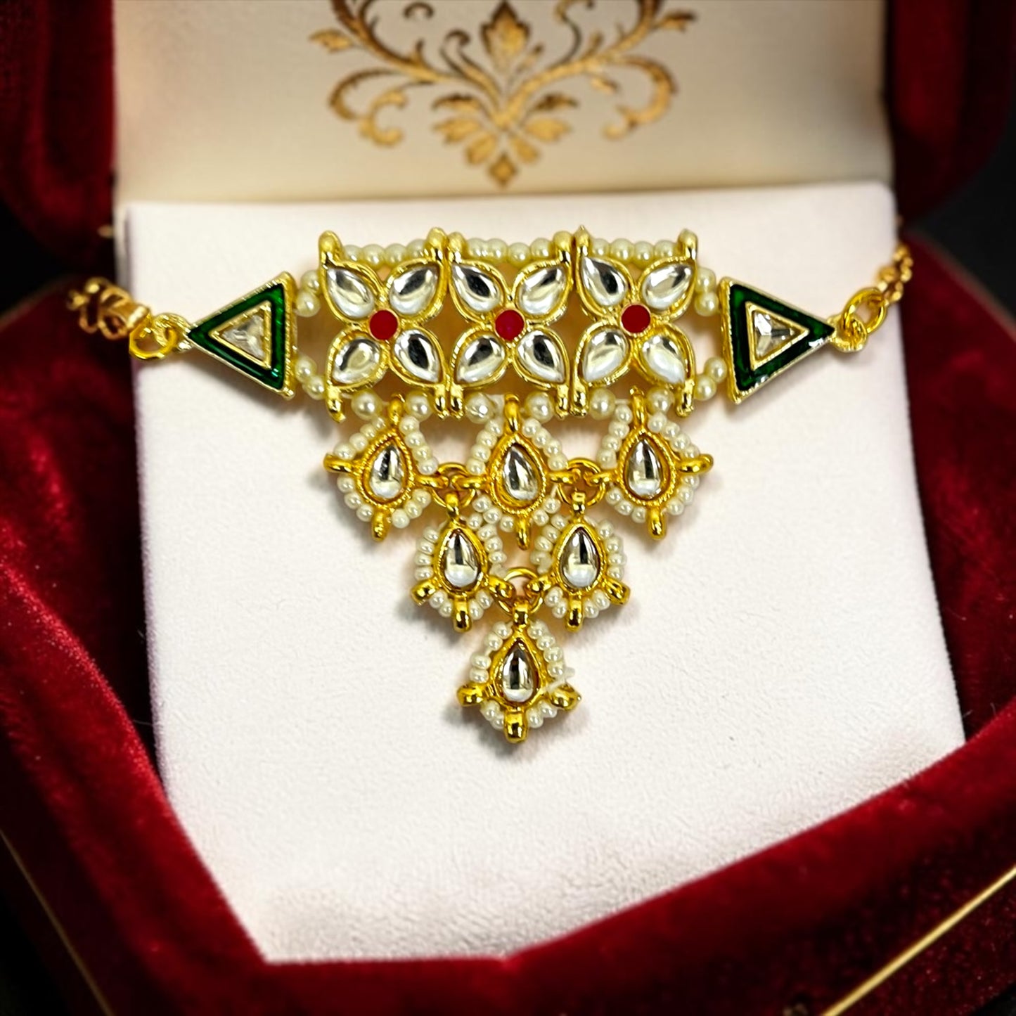 Divine Grace Kundan Choker Necklace SPC-771  Royal Gold-Plated Pearl & Stone Haar for Deities